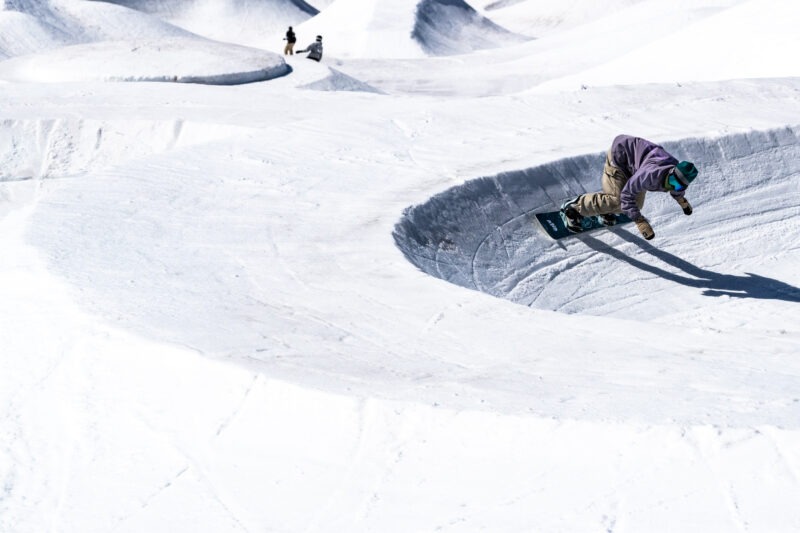 Goofy or Regular What’s Your Natural Snowboarding Stance?